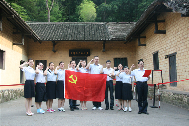 2011年纳新党员赴韶山革命老区宣誓